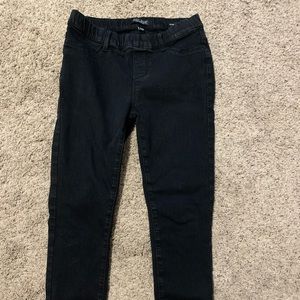 Black judy blue jeggings size 7 no distressing worn 3 times. Lost weight
